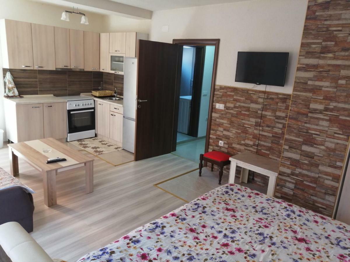 Villa Zora, Apartments Krstanoski โอครีด ภายนอก รูปภาพ